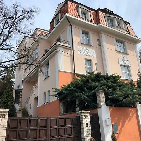Rooms In Prague-Big+Comfy エクステリア 写真