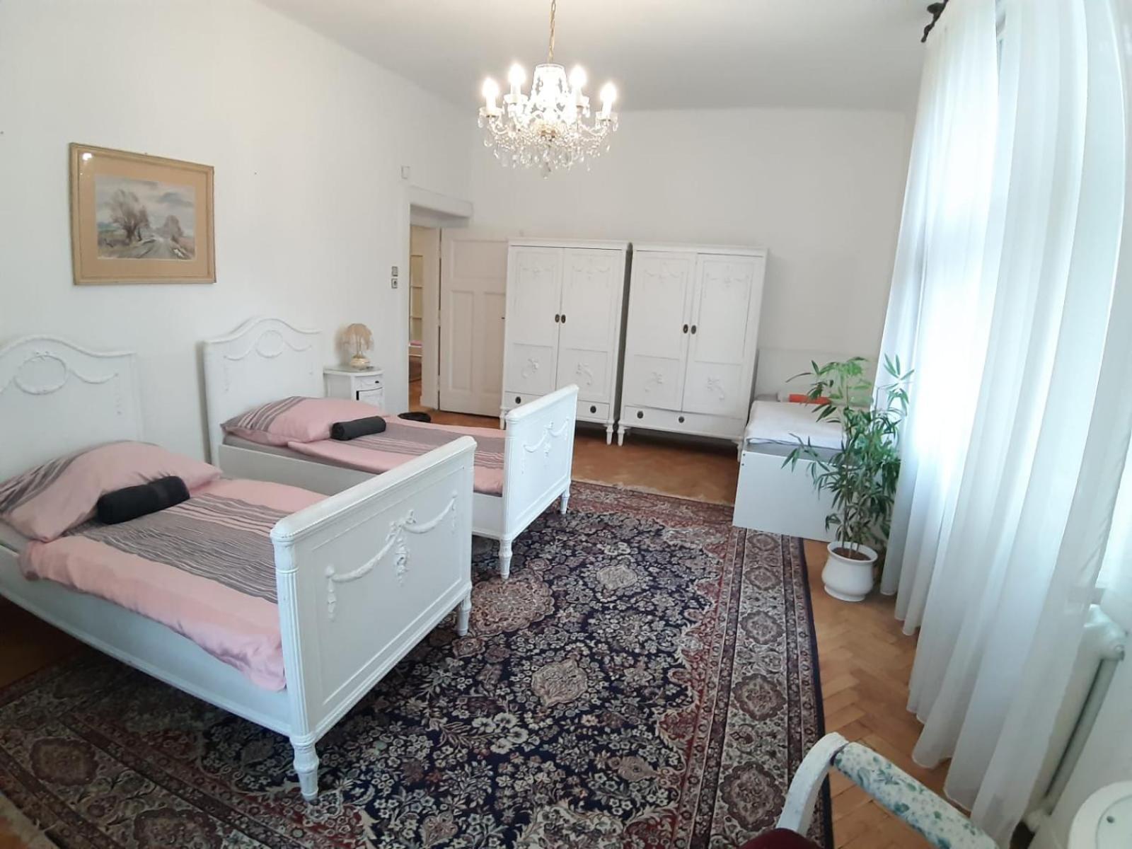 Rooms In Prague-Big+Comfy エクステリア 写真