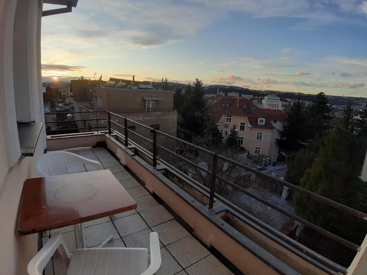 Rooms In Prague-Big+Comfy エクステリア 写真